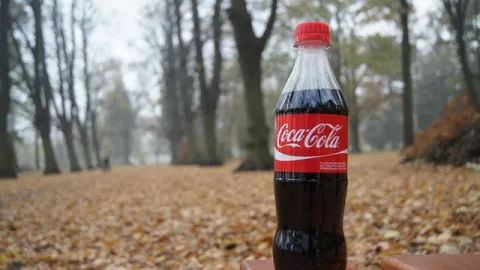 4 Manfaat Coca-Cola yang Bikin Pekerjaan Rumah Tangga Makin Mudah - GenPI.co