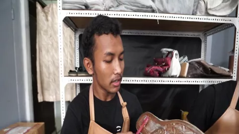 Agar Tidak Cepat Rusak, Bagaimana Cara Mencuci Sepatu yang Tepat? - GenPI.co