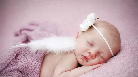 Cantik! Nama Bayi Perempuan Artinya Bidadari dari Berbagai Bahasa - GenPI.co