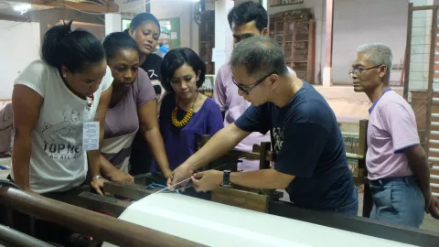 Terpaan Covid-19 Bikin Usaha Busana Wignyo Rahadi Makin Kuat - GenPI.co