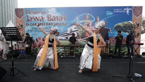 Tari Jaipongan Jawa Barat Di Car Free Day Jakarta - GenPI.co