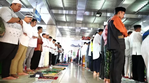 Melihat Masyarakat Yang Menunaikan Sholat Ied Di Masjid Istiqlal - GenPI.co