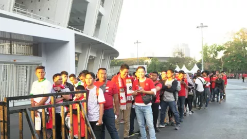 Jelang Pertandingan Indonesia Melawan Thailand Kawasan Stadion GBK Sepi Penonton - GenPI.co