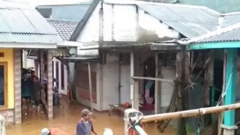 Sungai Cibala Meluap, Tiga Kampung di Cianjur Tergenang Banjir - GenPI.co JABAR