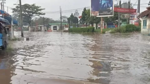 Hati-hati! Jalanan di Bandung Selatan Tergenang Banjir - GenPI.co JABAR