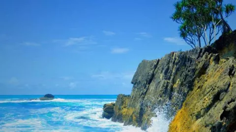 Pantai Batu Hiu Tawarkan Keindahan Samudera Hindia - GenPI.co JABAR