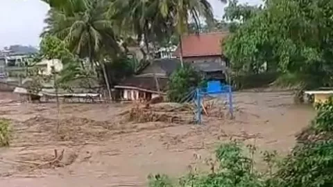 Pemukiman Warga Sukawening Garut Diterjang Banjir Bandang - GenPI.co JABAR