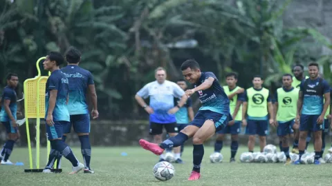 Kondisi Membaik, Henhen Kembali Latihan Bersama Tim Persib - GenPI.co JABAR