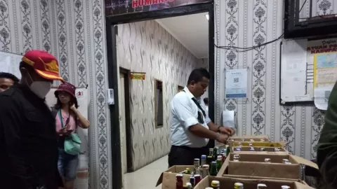Jelang Nataru, Aparat Gabungan Purwakarta Sita 755 Botol Miras - GenPI.co JABAR