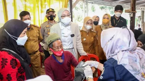 Capaian Target Vaksinasi Covid-19 Lansia di Purwakarta Dipercepat - GenPI.co JABAR