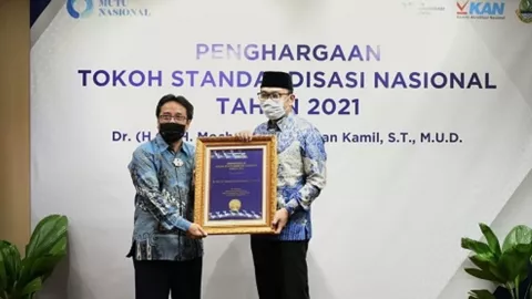 Ridwan Kamil Jadi Tokoh Standardisasi Nasional 2021 - GenPI.co JABAR