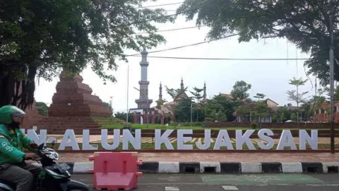 Alun-alun Kejaksaan Kota Cirebon Tutup saat Malam Tahun Baru - GenPI.co JABAR