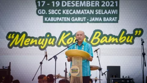 Menkop UKM Bantu Kembangkan Produk Bambu Garut - GenPI.co JABAR