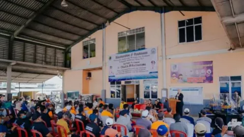 Pemkab Karawang Salurkan Bantuan Paceklik untuk Nelayan - GenPI.co JABAR
