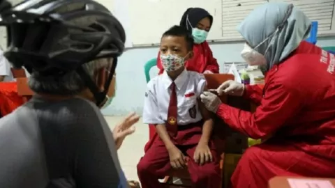 Vaksinasi Covid-19 Anak di Karawang Mulai Tanggal 3 Januari 2022 - GenPI.co JABAR
