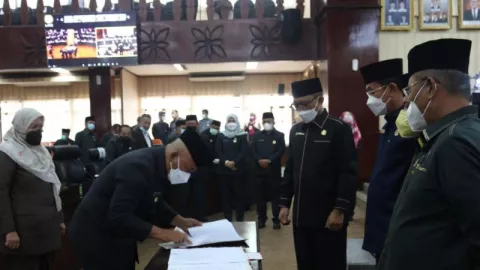 Ketua Fraksi Golkar Kota Bekasi: Kami Tunggu Klarifikasi KPK - GenPI.co JABAR