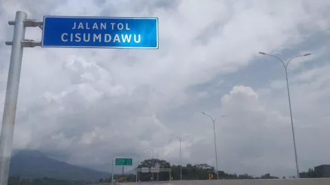 Gubernur Jabar: Jalan Tol Cisumdawu akan Beroperasi Juni 2022 - GenPI.co JABAR