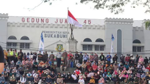Resmikan Alun-alun dan Lapangan Sukabumi, Ridwan Kamil Pangling - GenPI.co JABAR