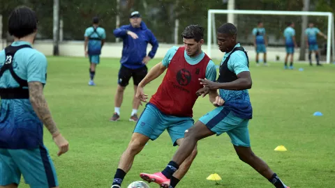 Kembali Latihan, Persib Bandung Siapkan Strategi Kontra Borneo FC - GenPI.co JABAR