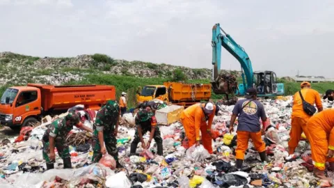 Bersihkan TPS Liar di CBL, Pemkab Bekasi Libatkan TNI-Polri - GenPI.co JABAR