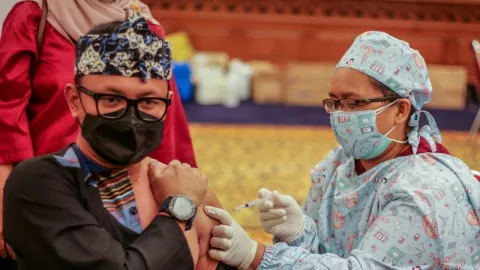 Amankan PTM, Wali Kota Bogor Ajak Guru Ikut Vaksinasi Booster - GenPI.co JABAR