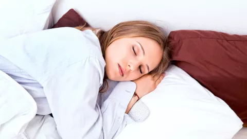 3 Manfaat Tidur Tanpa Bantal untuk Kesehatan, Wah Banget - GenPI.co JABAR