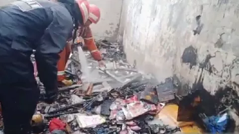 Kebakaran di Ponpes Karawang, Satpol PP Sebut Ada Korban Jiwa - GenPI.co JABAR
