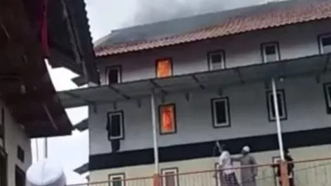 Lagi, Kebakaran Terjadi di Ponpes Cianjur, Mohon Doanya - GenPI.co JABAR