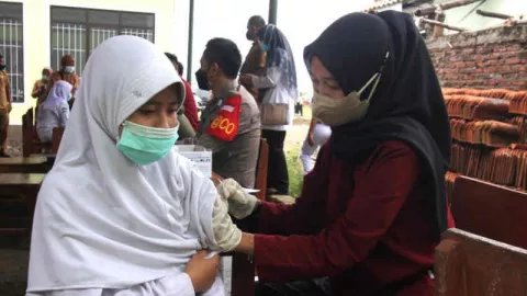 Vaksinasi Dosis 3 Masih 5 Persen, Permintaan Bupati Cirebon Telak - GenPI.co JABAR