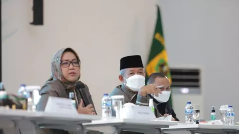 Bupati Bogor Lagi Kecewa Berat, Program Samisade Bikin Pusing - GenPI.co JABAR