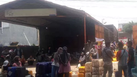 Stok Minyak Goreng Curah di Cirebon Berkurang Drastis - GenPI.co JABAR
