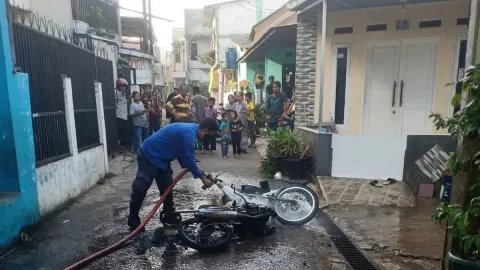 Sebuah Sepeda Motor Hangus Terbakar, Alasannya Bikin Terkejut - GenPI.co JABAR