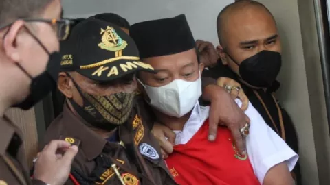 Sudah Jatuh Tertimpa Tangga, Herry Wirawan Wajib Bayar Restitusi - GenPI.co JABAR