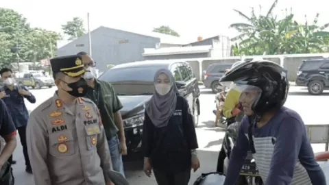 Polisi Pantau Distribusi BBM di Karawang, Ini Tujuannya - GenPI.co JABAR
