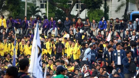 Demo 11 April, Siswa SMA Malah Dapat Pesan Berantai, Ini Isinya - GenPI.co JABAR