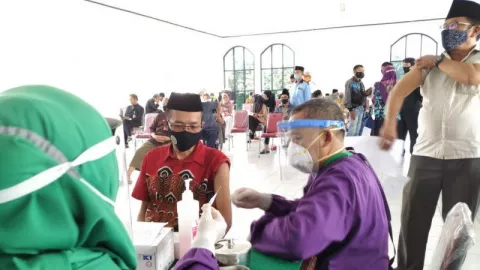 Minat Warga Tasikmalaya Vaksin di Malam Hari, Dinkes: Cukup Baik - GenPI.co JABAR