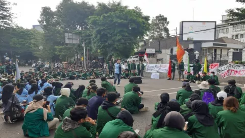 Mahasiswa Tuding Ada yang Ingin Jokowi Jadi Presiden 3 Periode - GenPI.co JABAR