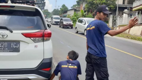 Mobil Kamu Tidak Kuat Nanjak di Malangbong? Tim Ini Siap Bantu - GenPI.co JABAR