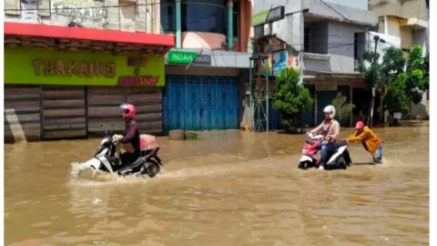 1 Orang Hanyut karena Banjir Bandang di Sumedang, Kasihan Banget - GenPI.co JABAR