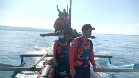 Pencarian Orang Hilang di Garut, Tim SAR Pakai Perahu Nelayan - GenPI.co JABAR