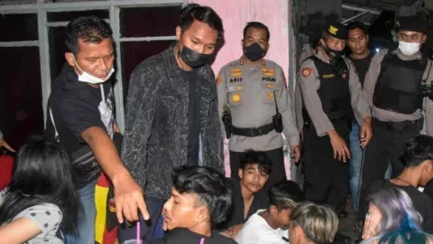 Sarang Geng Motor di Cirebon Digerebek, Polisi Temukan Benda Ini - GenPI.co JABAR
