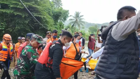 Arus Sungai Cipelang Sukabumi Memakan Korban Jiwa - GenPI.co JABAR