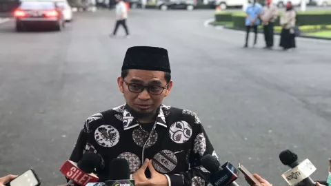 Ustaz Adi Hidayat Ungkap Fakta Soal Kondisi Ridwan Kamil Terkini - GenPI.co JABAR