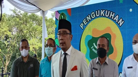 Jari Tangan Ridwan Kamil Berdarah karena Ibu-ibu, Kok Bisa? - GenPI.co JABAR
