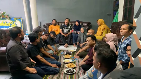 Komisaris Persib Bandung Temui Keluarga Almarhum Sofian Yusuf - GenPI.co JABAR