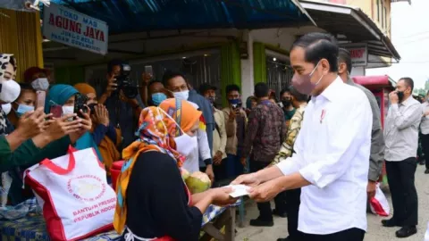 Datang ke Subang, Presiden Jokowi Berikan Sejumlah Bantuan Sosial - GenPI.co JABAR