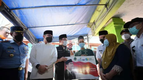 Ridwan Kamil Beri Bantuan untuk Warga Bogor Terdampak Longsor - GenPI.co JABAR