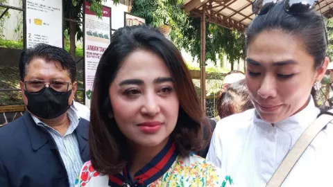 Dewi Perssik Sempat Tolak Layani Angga Wijaya di Atas Ranjang - GenPI.co JABAR