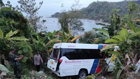 Kecelakaan Bus Travel di Sukabumi Akibatkan 1 Wisatawan Tewas - GenPI.co JABAR