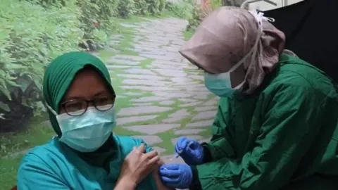 Gas Pol! 700 Nakes di Bandung Dapat Vaksin Dosis 4 - GenPI.co JABAR